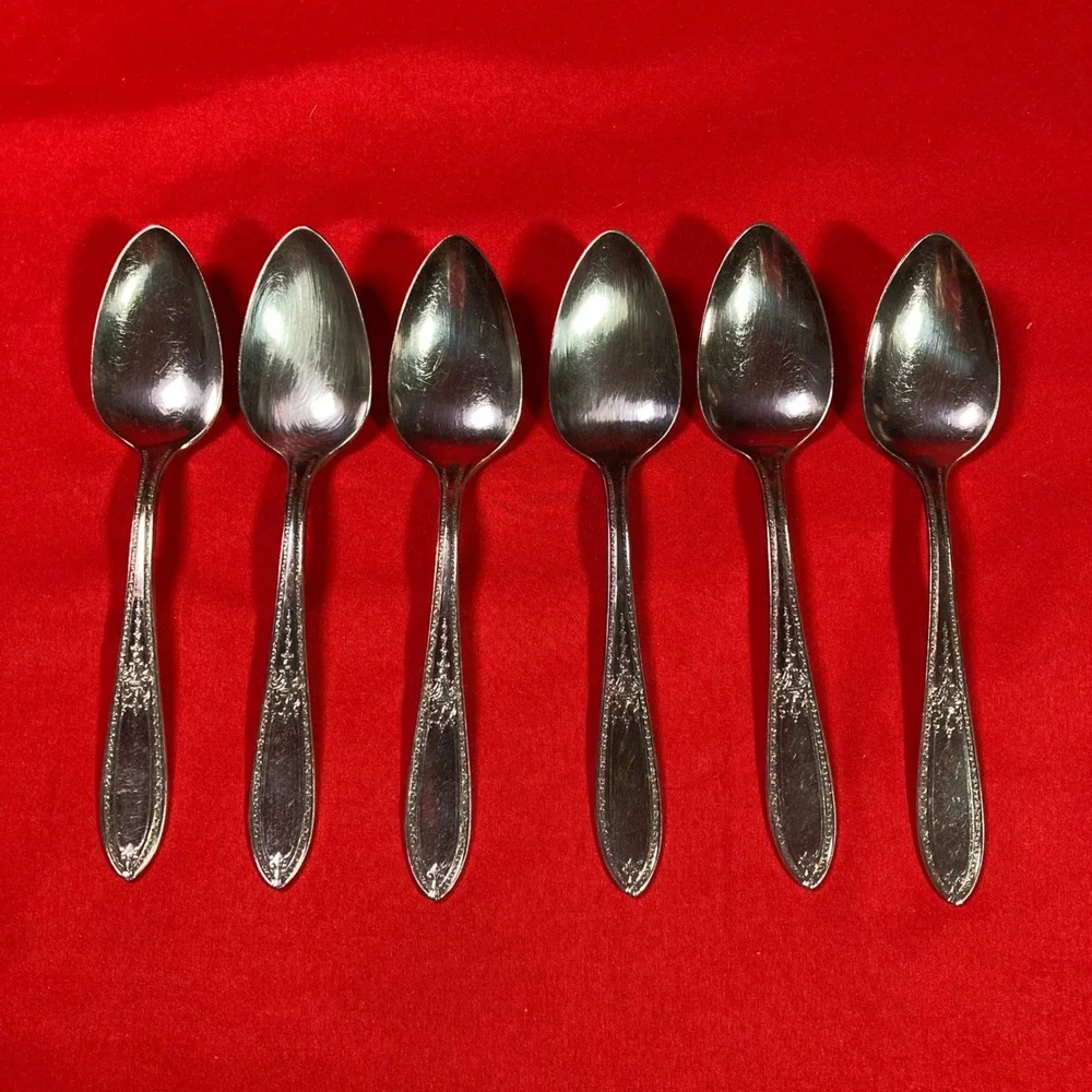 6 - Vintage Wm Rogers & Son Triumph Teaspoons 6